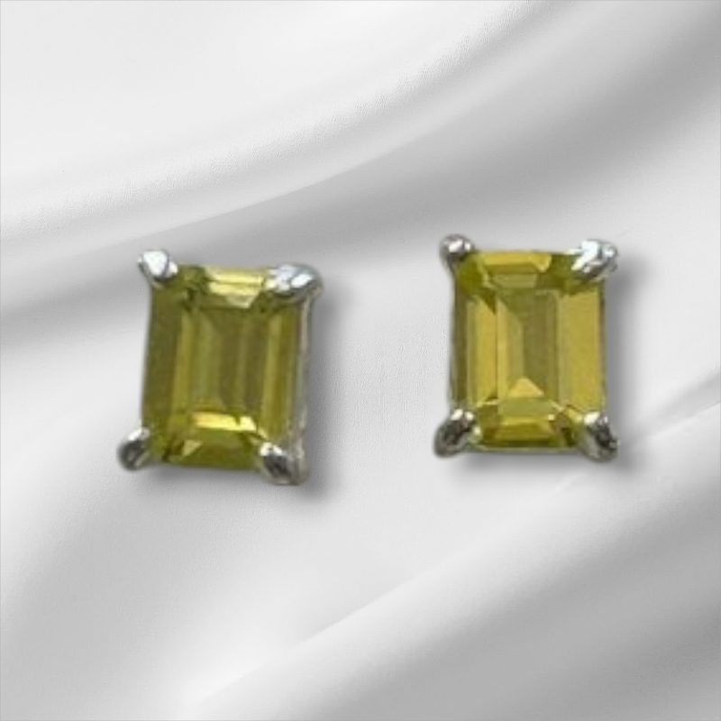 Sterling Silver Pierced Stud Earrings w/Green Stone