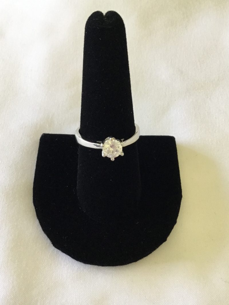 Sterling Silver Ring w/Small Round CZ Stone, Size 7.5 - Image 5