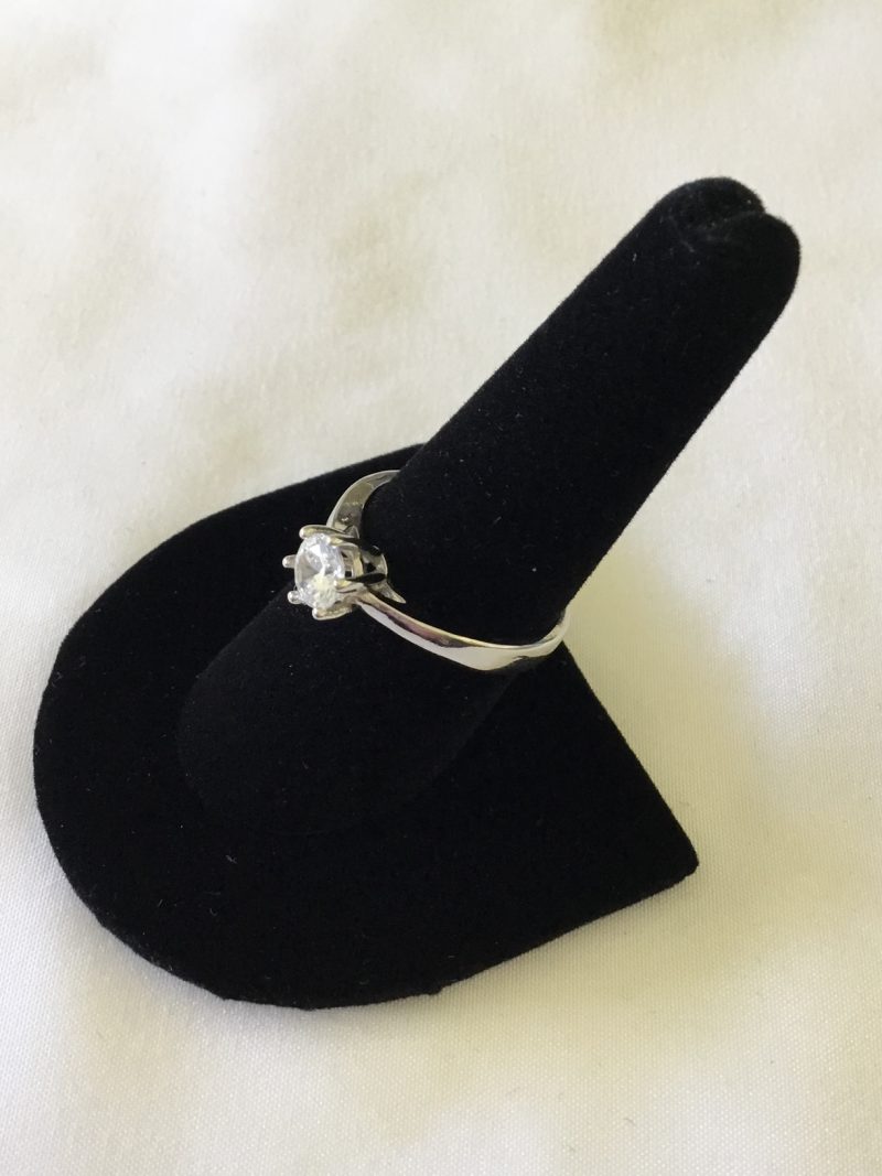 Sterling Silver Ring w/Small Round CZ Stone, Size 7.5 - Image 3
