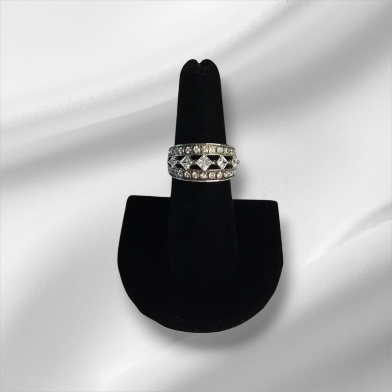 Beautiful Sterling Silver CZ Ring, Size 7