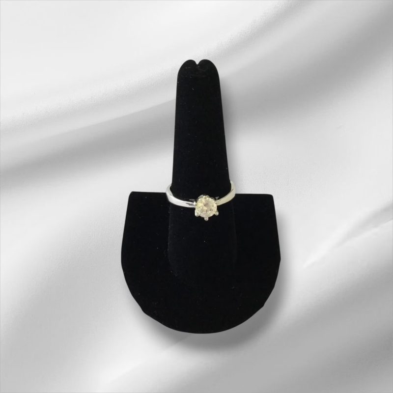 Sterling Silver Ring w/Small Round CZ Stone, Size 7.5
