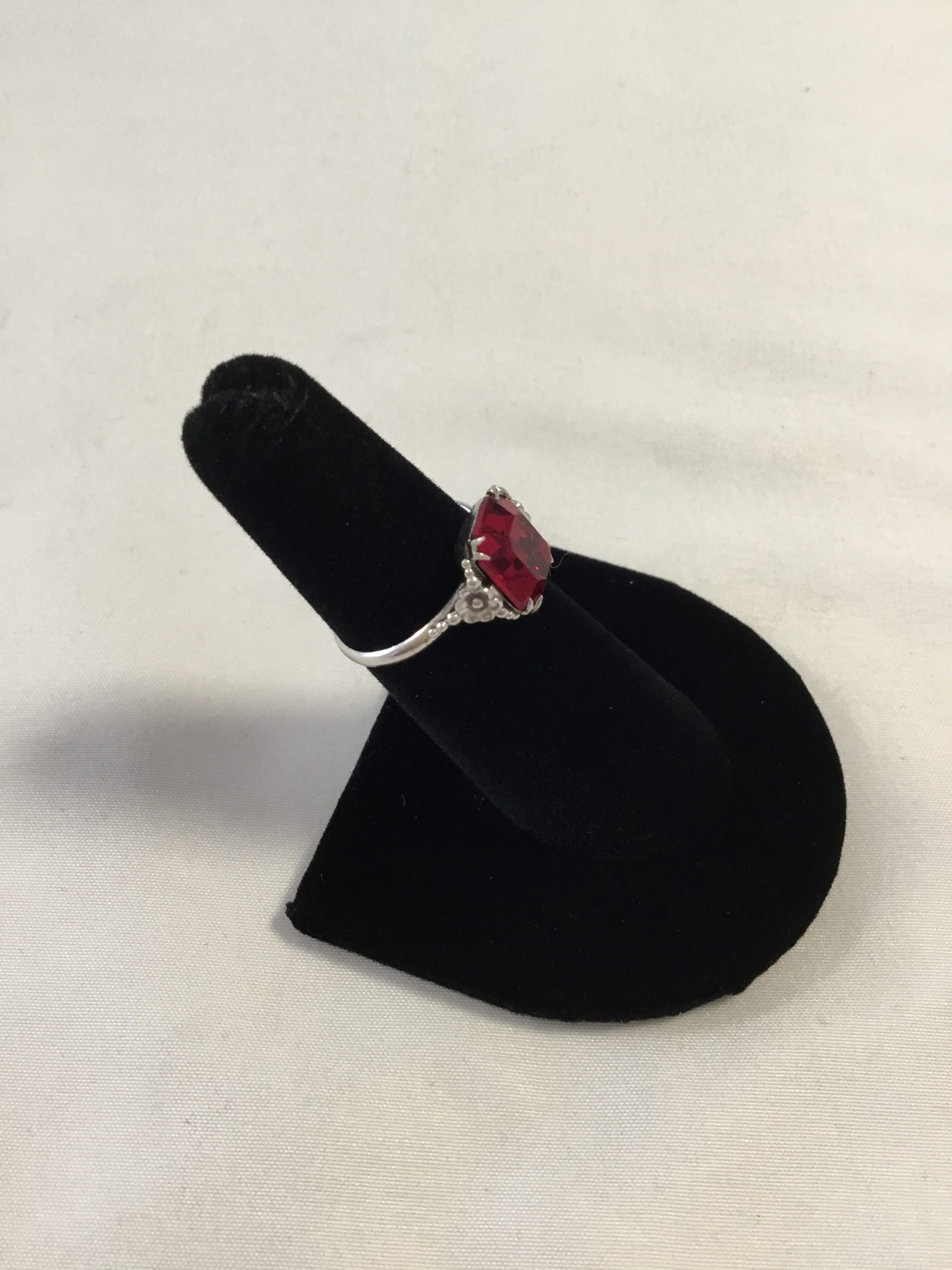 Sterling Silver Ring w/Red Stone, Size 6 - STUNNING - Image 3